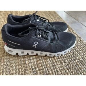 On Cloud Womens Size 9.5 Classic Black White Walking Running Shoes